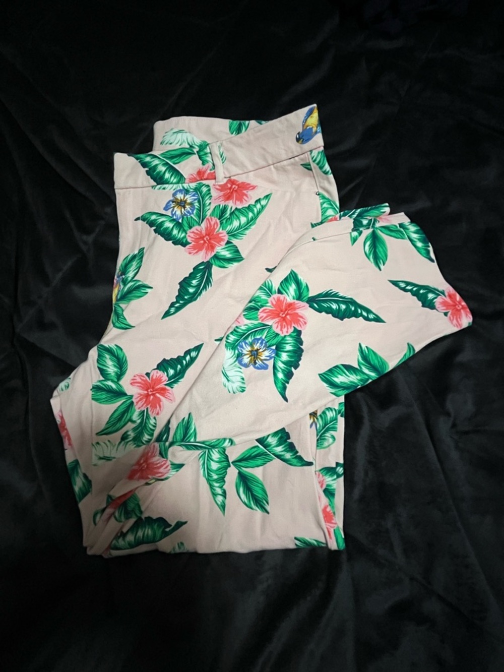 Old Navy Floral Cropped Pants in Light Pink with Green Leaves size 18